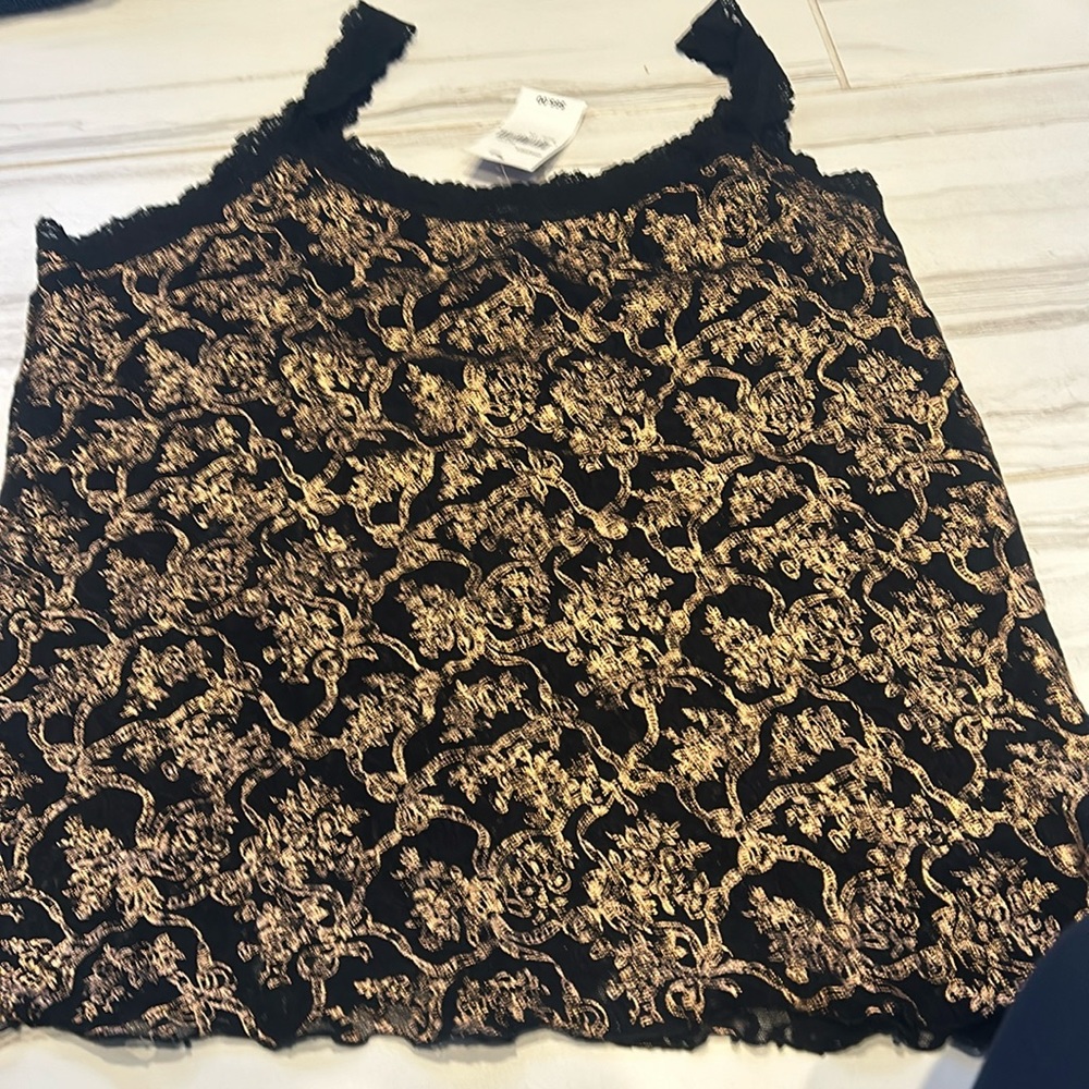 NWT. 2x. Lingerie undergarment. Black and gold.
